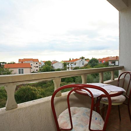 קרק Apartment & Room Dinka, Krk מראה חיצוני תמונה
