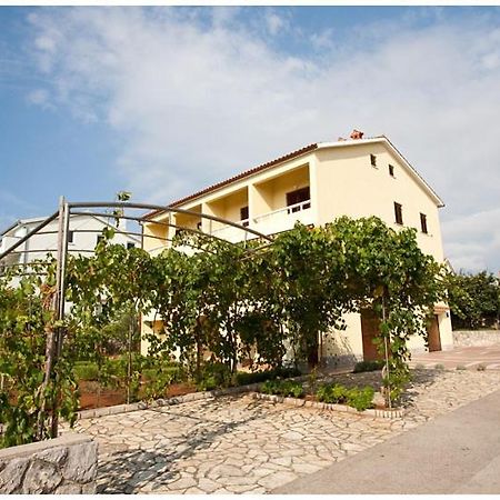 קרק Apartment & Room Dinka, Krk מראה חיצוני תמונה