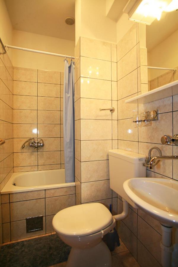 קרק Apartment & Room Dinka, Krk מראה חיצוני תמונה