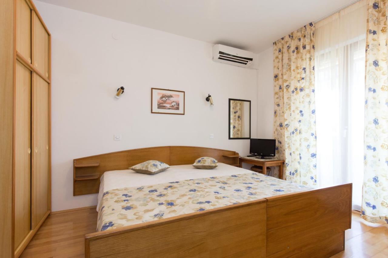 קרק Apartment & Room Dinka, Krk מראה חיצוני תמונה