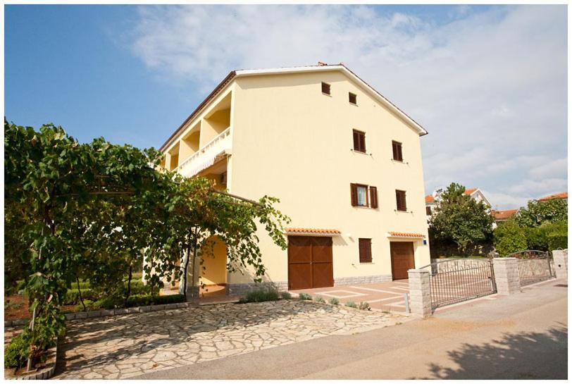 קרק Apartment & Room Dinka, Krk מראה חיצוני תמונה
