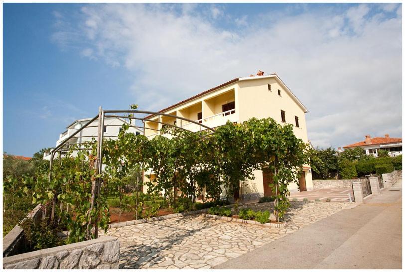 קרק Apartment & Room Dinka, Krk מראה חיצוני תמונה