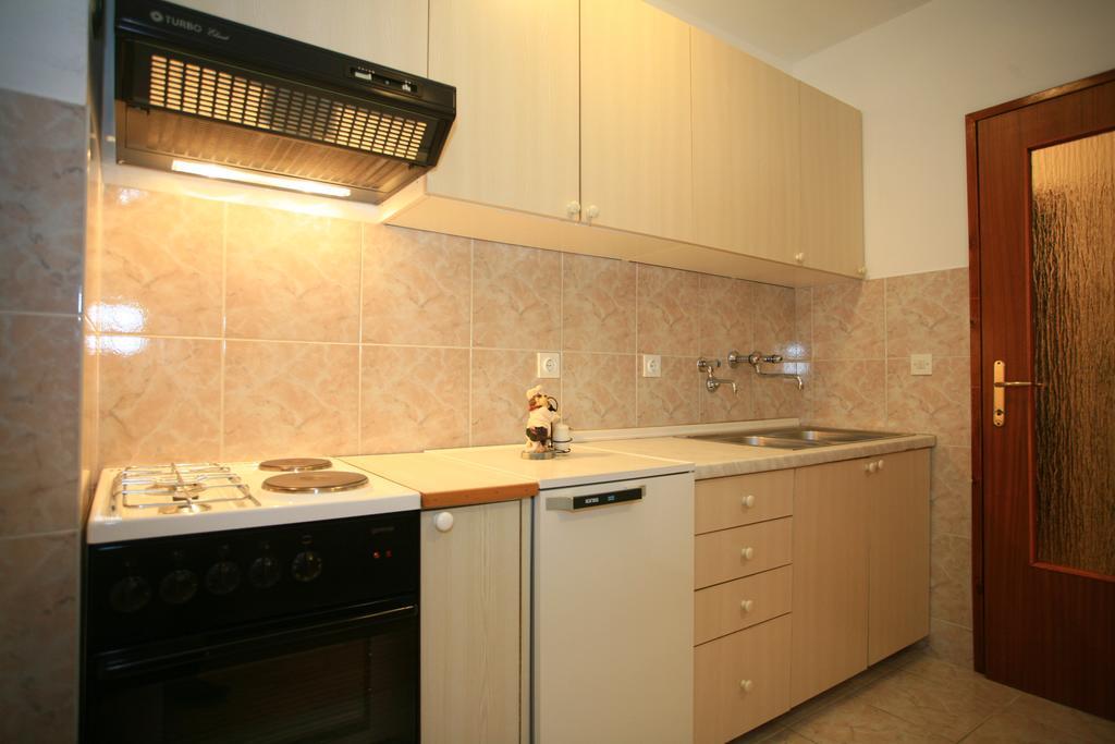 קרק Apartment & Room Dinka, Krk מראה חיצוני תמונה
