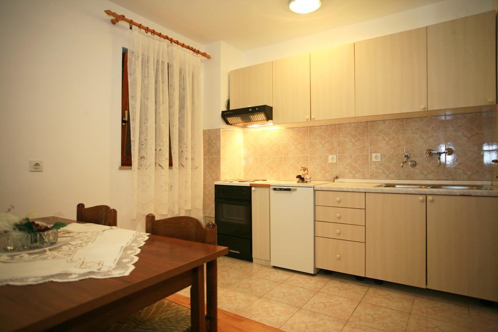 קרק Apartment & Room Dinka, Krk מראה חיצוני תמונה