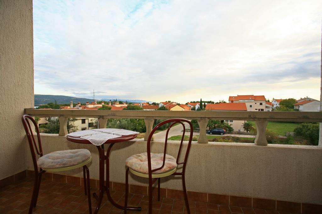 קרק Apartment & Room Dinka, Krk מראה חיצוני תמונה