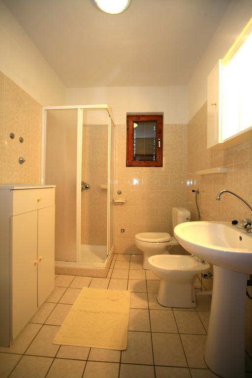 קרק Apartment & Room Dinka, Krk מראה חיצוני תמונה